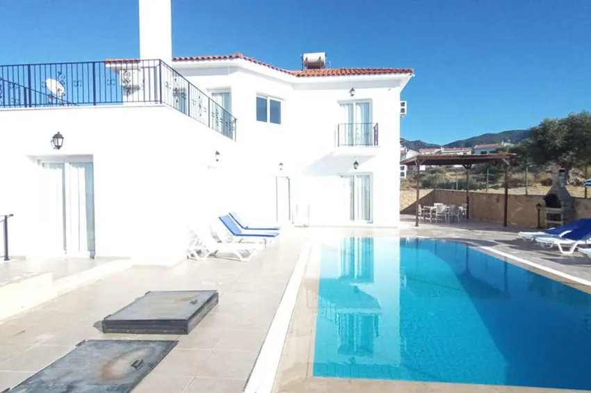Private 3 Bedroom Villa with Pool and Views in Esentepe