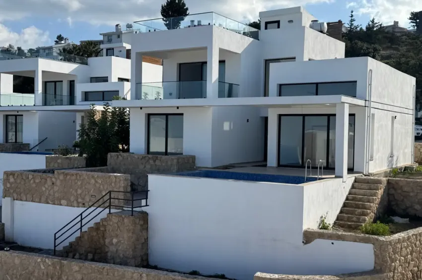Seaside Elegance: Luksuriøs 3-roms villa med fantastisk havutsikt