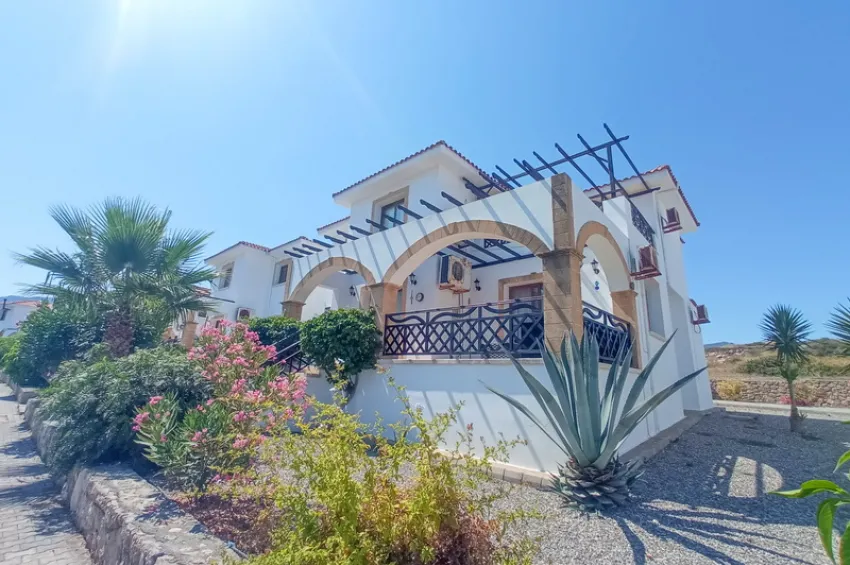 Modern 3 Yatak Odalı Zemin Kat Dairesi, Tatil Köyü Tarzı Olanaklarla – Esentepe
