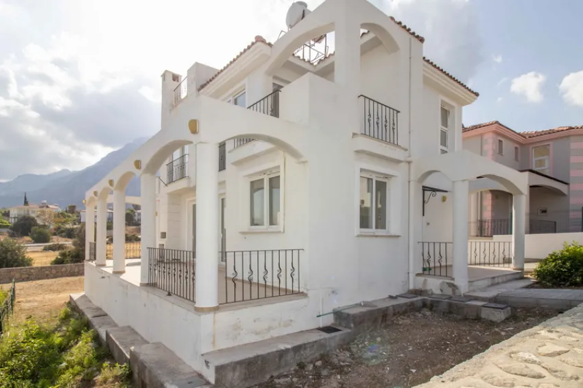 3 Bedroom Villa with Roof Terrace in Karsiyaka