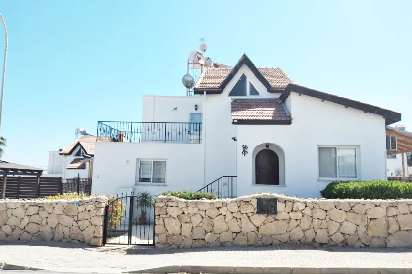 Spacious 4 Bedroom Villa with Sea Views – Just Steps from the Coast in Esentepe