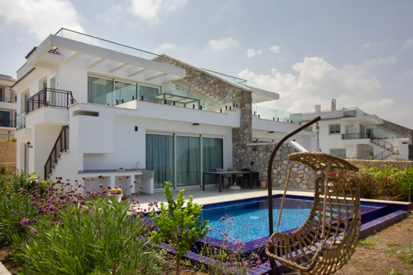 Bahçeli, Girne’de Lüks Deniz Sıfır Penthouse — Özel Çatı Terası, Eşyalı, Yerden Isıtma