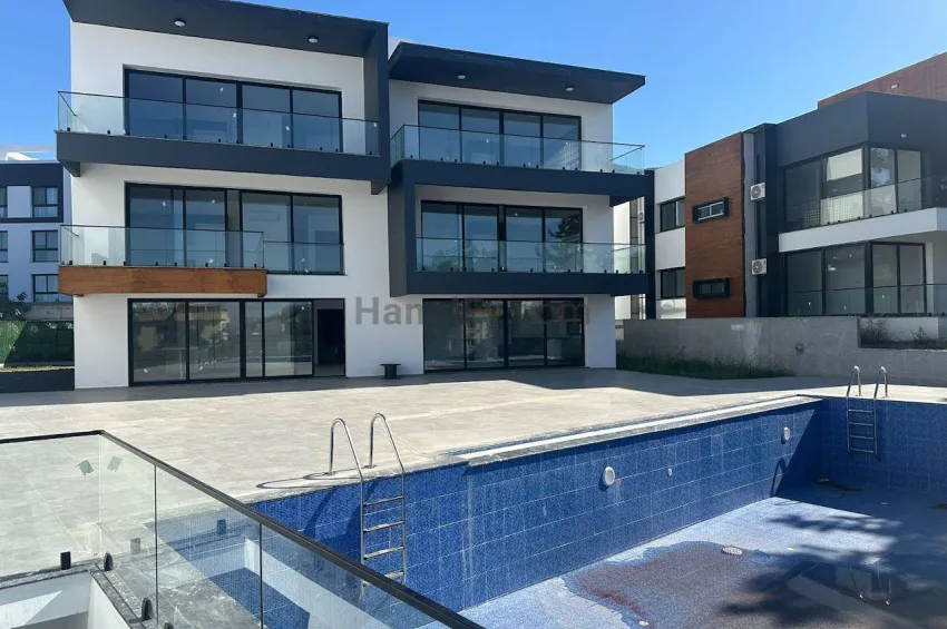 2+1 Daire Alsancak'ta Modern Havuzlu Sitede