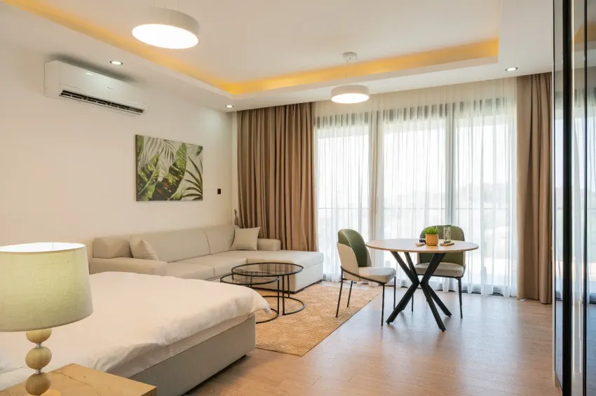 Girne Karşıyaka'da 5★ Konforlu Sitede, Stüdyo Penthouse Daire, Denize Yürüme Mesafesinde
