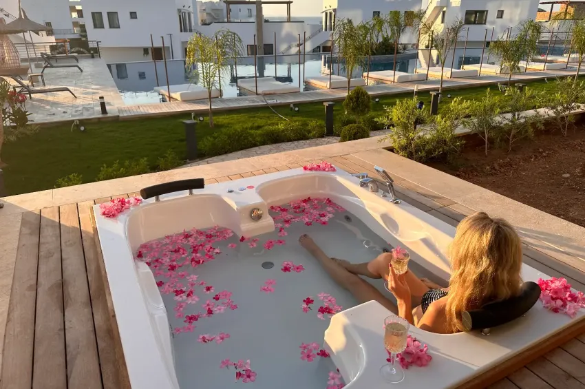 2 Bedroom Ground Floor Apartment with Jacuzzi at Mykonos Homes, Bahçeli, Kyrenia