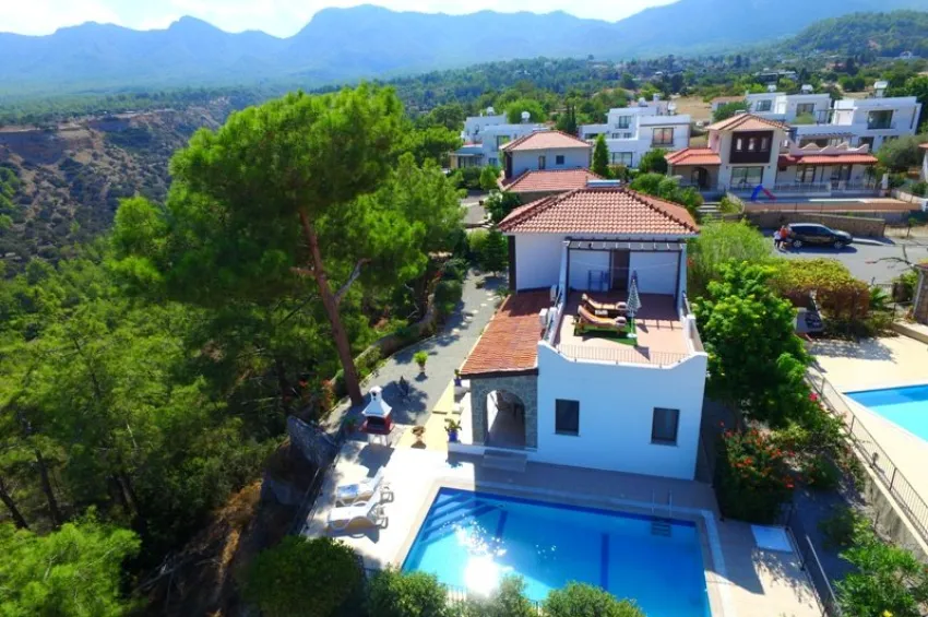 Villa mit 3 Schlafzimmern, Privatpool sowie Meer- und Bergblick in Esentepe