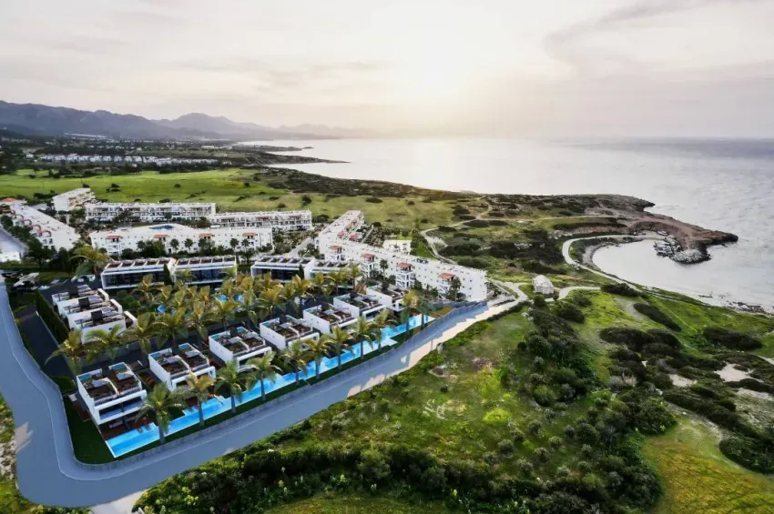 Stunning 1 Bedroom Loft with sea and mountain views