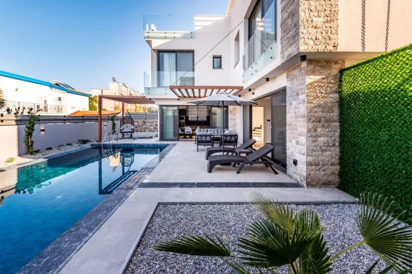 Villa mit 4 Schlafzimmer, voll möbliert, privater Pool, Dachterrasse
