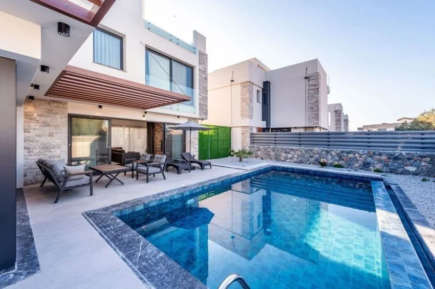 Villa mit 4 Schlafzimmer, voll möbliert, privater Pool, Dachterrasse
