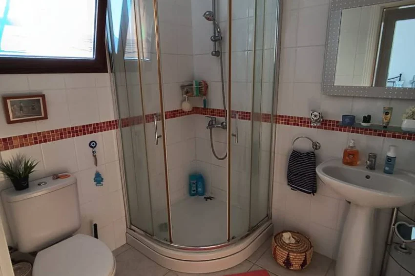 Stunning 1-Bedroom Penthouse with Sea and Mountain Views