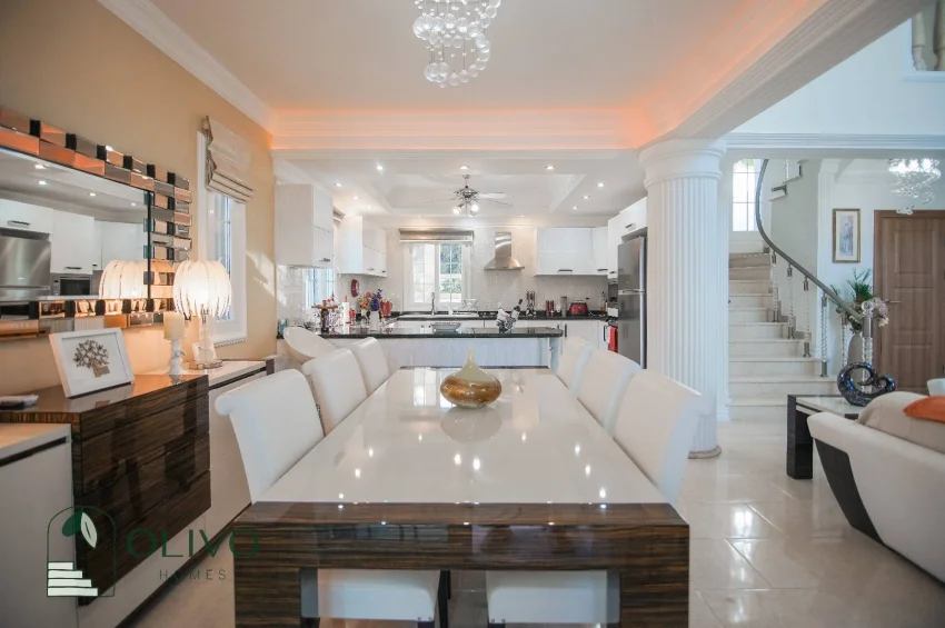 Çatalköy'de Havuzlu ve Nefes Kesici Manzaralı Lüks 3 Yatak Odalı Villa