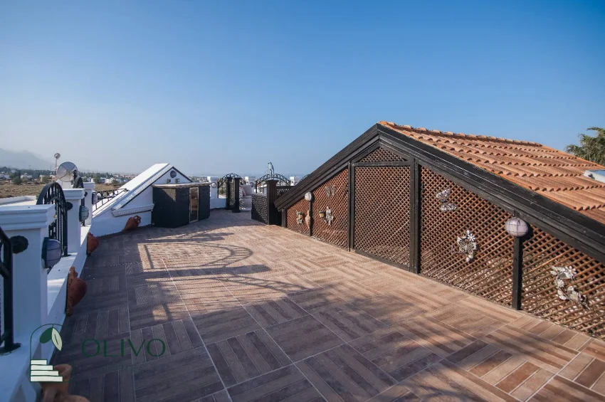 Çatalköy'de Havuzlu ve Nefes Kesici Manzaralı Lüks 3 Yatak Odalı Villa
