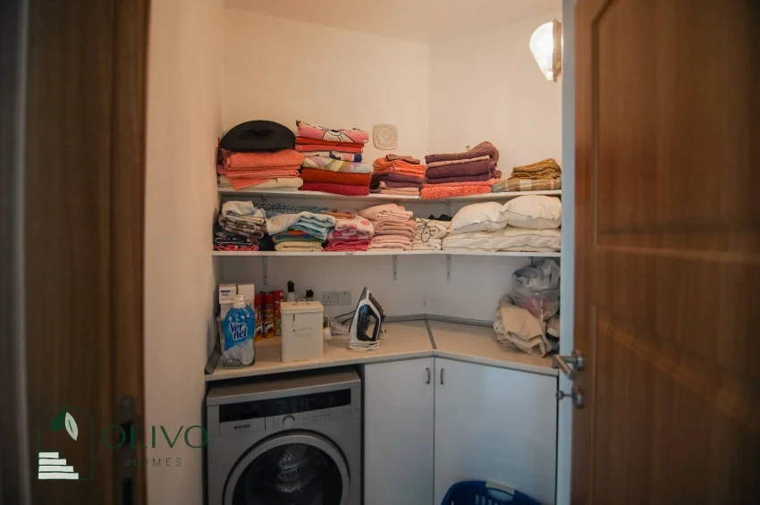 Çatalköy'de Havuzlu ve Nefes Kesici Manzaralı Lüks 3 Yatak Odalı Villa
