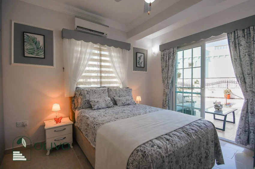 Çatalköy'de Havuzlu ve Nefes Kesici Manzaralı Lüks 3 Yatak Odalı Villa