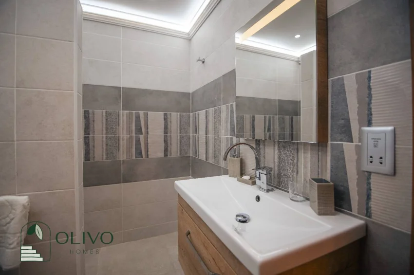 Çatalköy'de Havuzlu ve Nefes Kesici Manzaralı Lüks 3 Yatak Odalı Villa