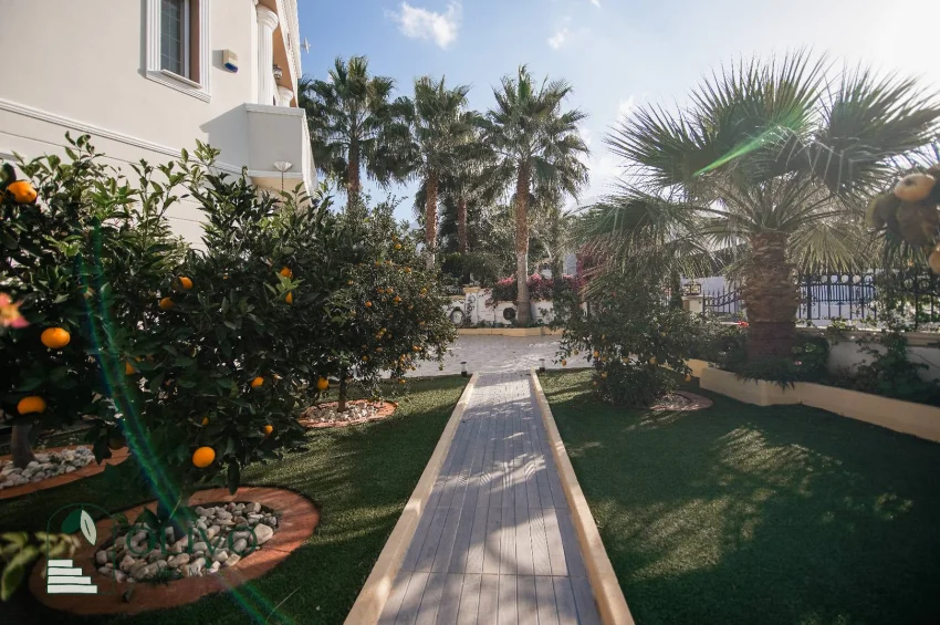 Çatalköy'de Havuzlu ve Nefes Kesici Manzaralı Lüks 3 Yatak Odalı Villa