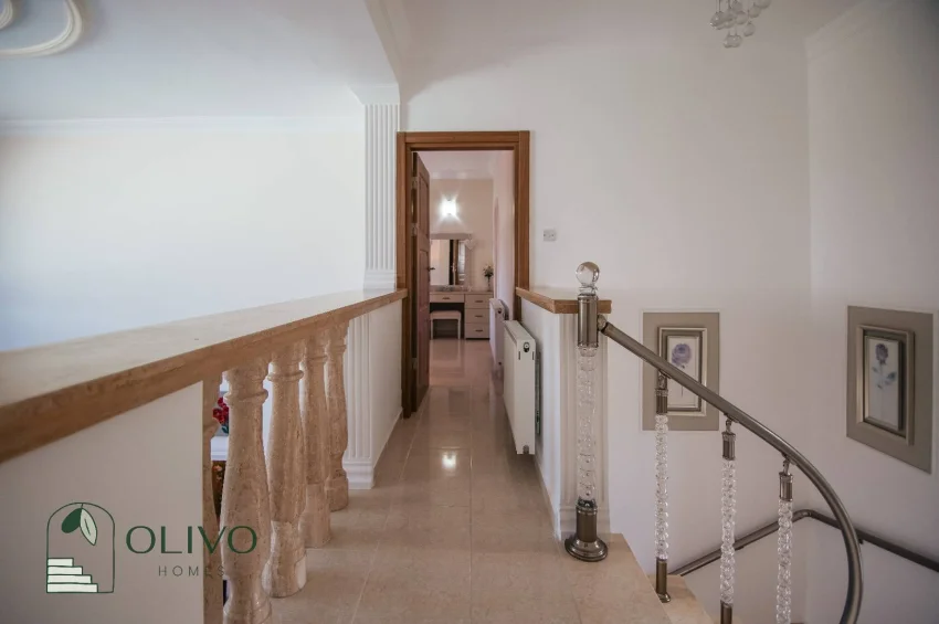 Çatalköy'de Havuzlu ve Nefes Kesici Manzaralı Lüks 3 Yatak Odalı Villa
