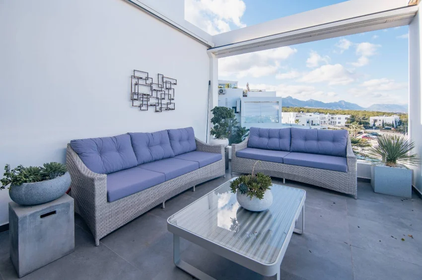 Luksusowy podwójny penthouse, prestiżowy standard, indywidualne ulepszenia i przestronny prywatny taras na dachu