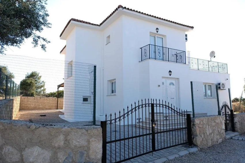 Privat villa med 3 sovrum med pool och utsikt i Esentepe