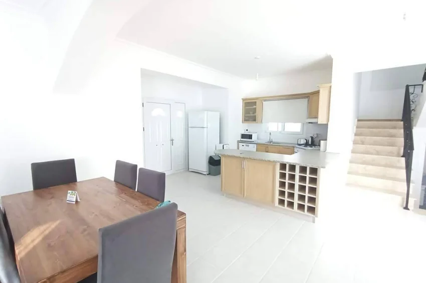 Privat villa med 3 sovrum med pool och utsikt i Esentepe
