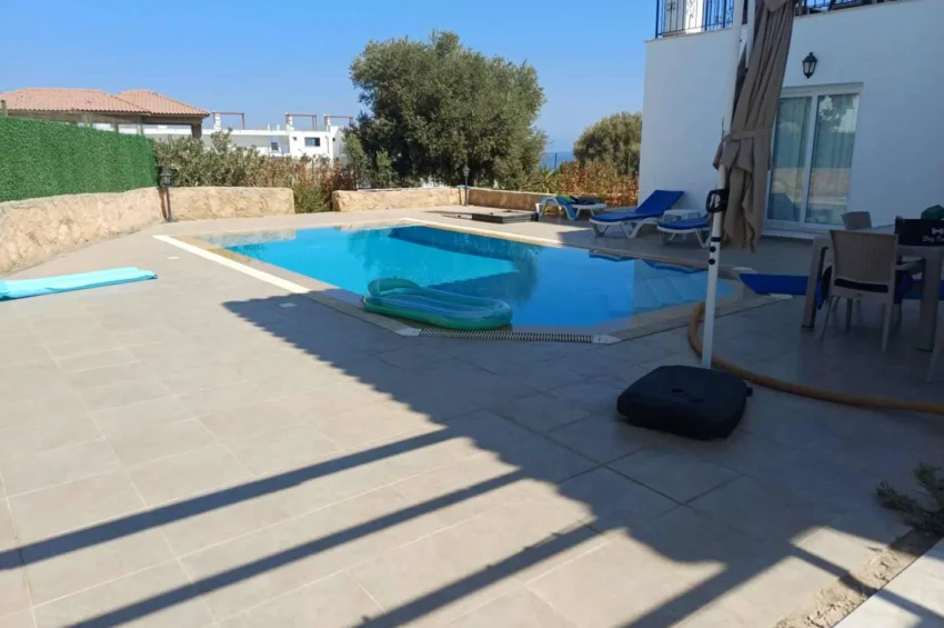 Privat villa med 3 sovrum med pool och utsikt i Esentepe