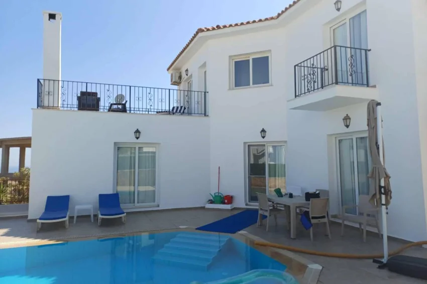 Privat villa med 3 sovrum med pool och utsikt i Esentepe