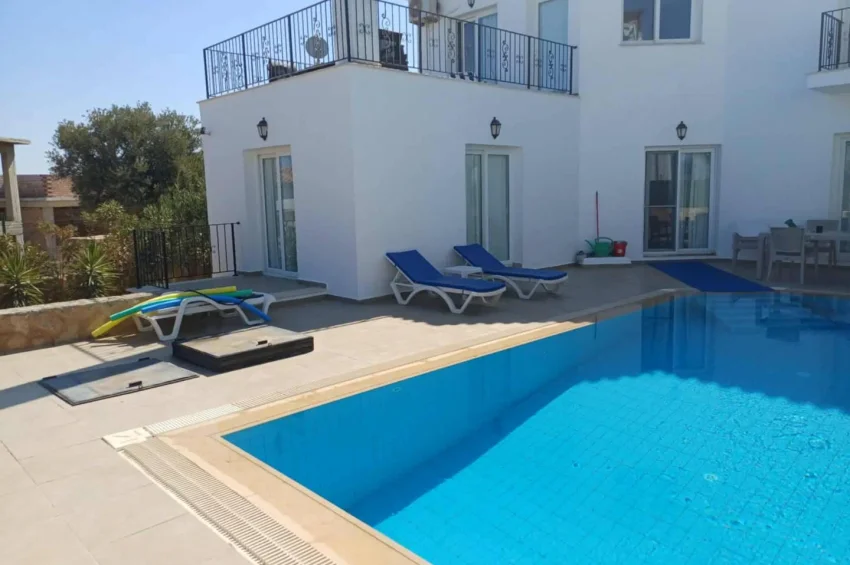 Privat villa med 3 sovrum med pool och utsikt i Esentepe