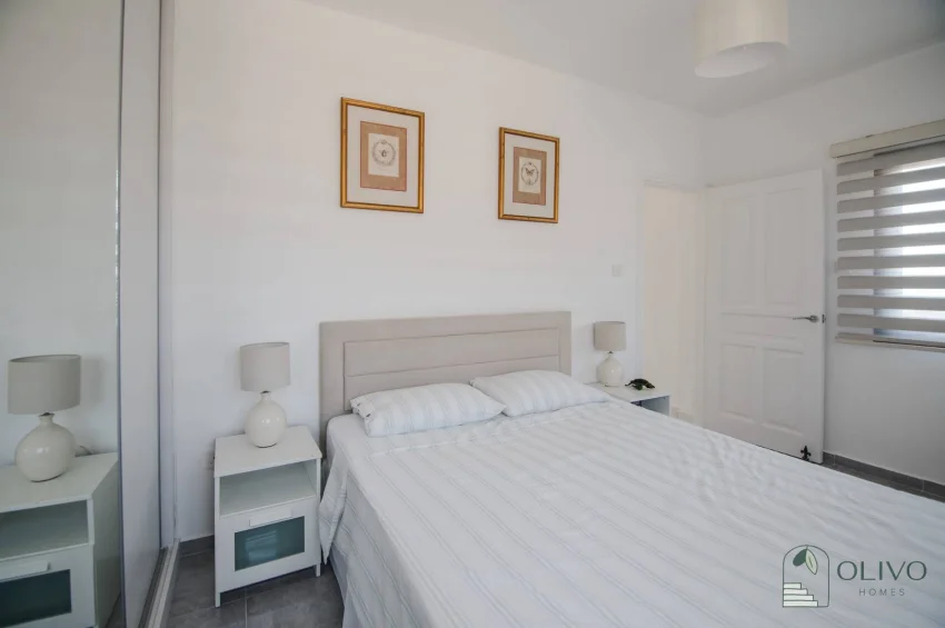 Girne Bahçeli'de Büyüleyici Deniz Manzaralı 4 Yatak Odalı Şık Villa