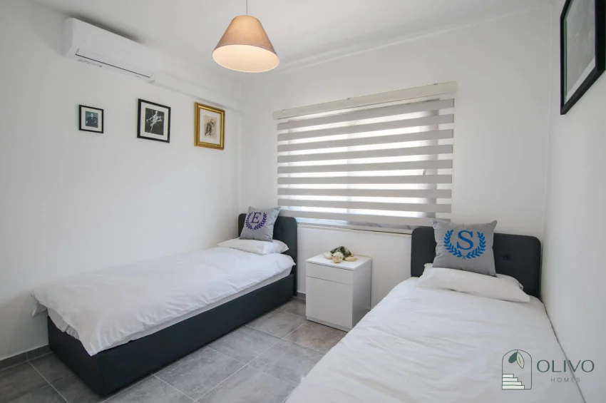Girne Bahçeli'de Büyüleyici Deniz Manzaralı 4 Yatak Odalı Şık Villa