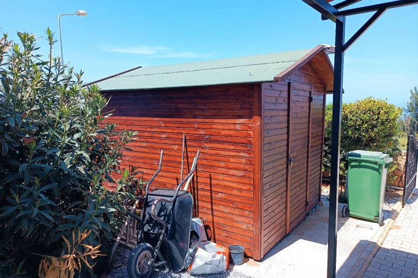 Girne Bahçeli'de Büyüleyici Deniz Manzaralı 4 Yatak Odalı Şık Villa