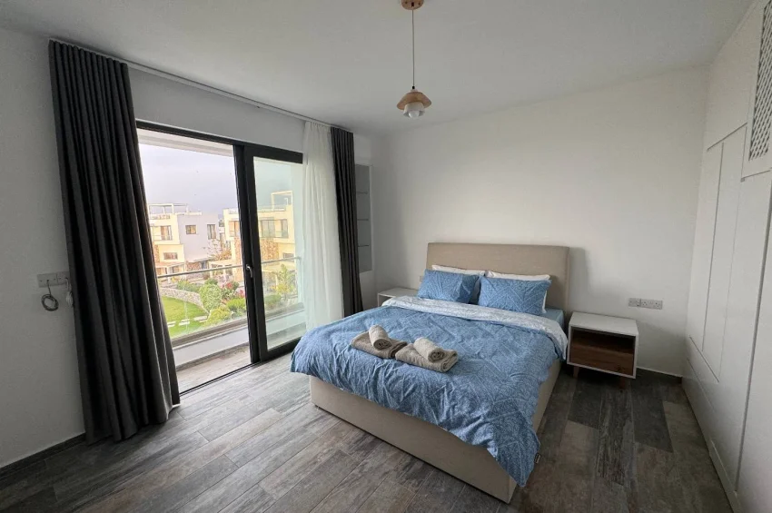 Geräumiges Penthouse-Apartment mit 2 Schlafzimmer und Meerblick