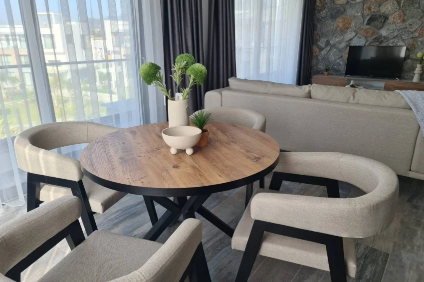 Geräumiges Penthouse-Apartment mit 2 Schlafzimmer und Meerblick