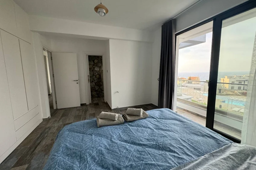 Geräumiges Penthouse-Apartment mit 2 Schlafzimmer und Meerblick