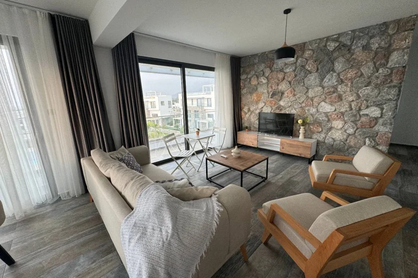 Geräumiges Penthouse-Apartment mit 2 Schlafzimmer und Meerblick