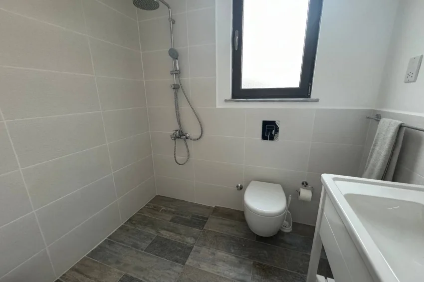 Geräumiges Penthouse-Apartment mit 2 Schlafzimmer und Meerblick
