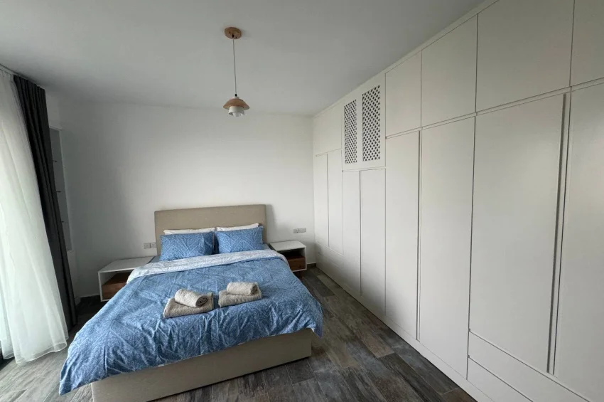 Geräumiges Penthouse-Apartment mit 2 Schlafzimmer und Meerblick