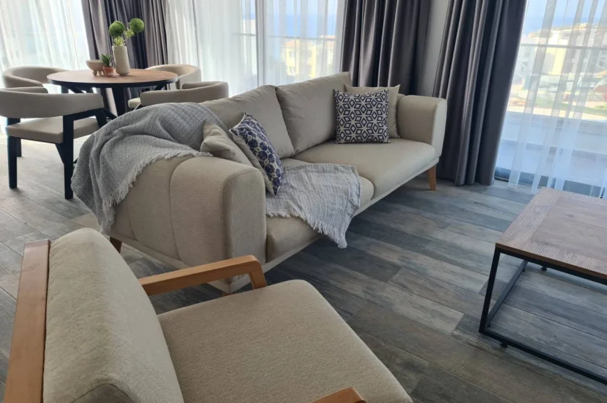 Geräumiges Penthouse-Apartment mit 2 Schlafzimmer und Meerblick