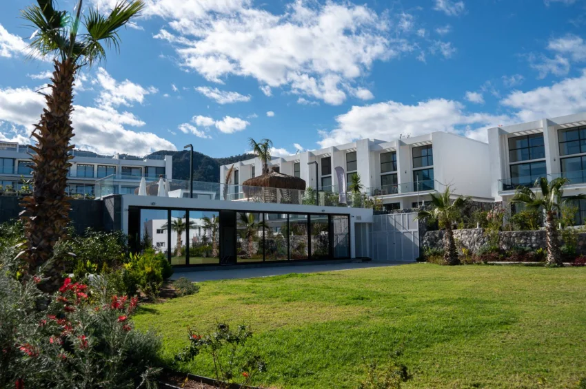 Luxuriöses Apartment mit 1 Schlafzimmer am Meer in Bahceli