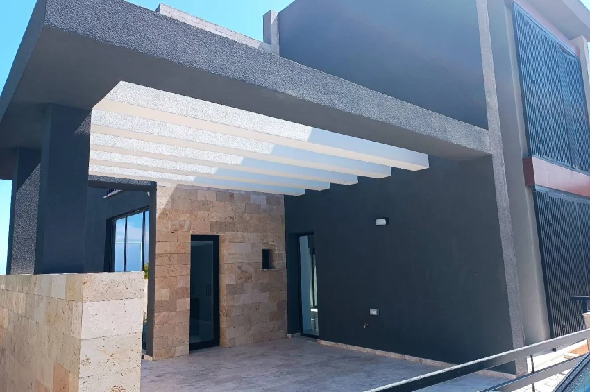 Luxuriöse Villa mit 4 Schlafzimmer und Meer- und Bergblick in Alsancak