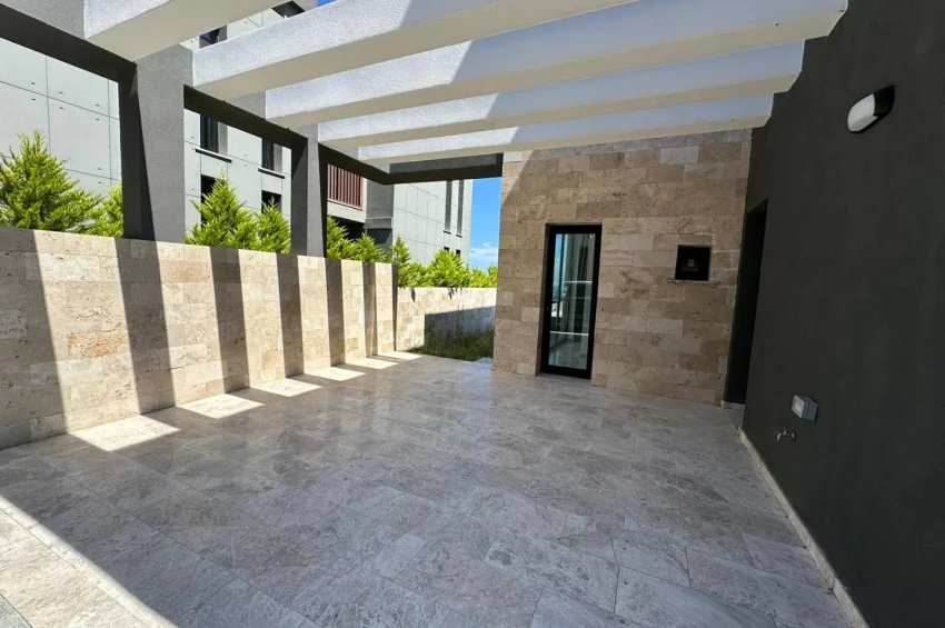 Luxuriöse Villa mit 4 Schlafzimmer und Meer- und Bergblick in Alsancak