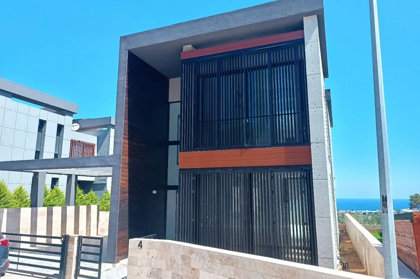 Luxuriöse Villa mit 4 Schlafzimmer und Meer- und Bergblick in Alsancak