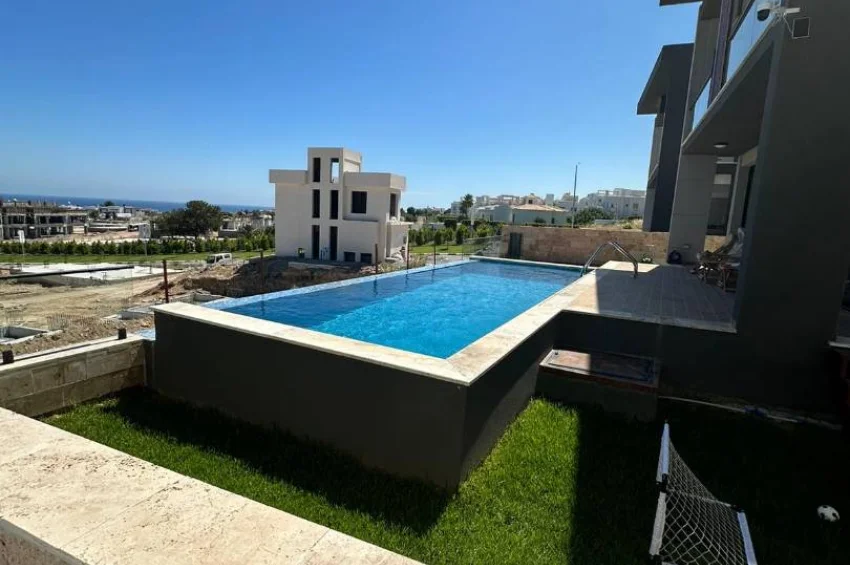 Luxuriöse Villa mit 4 Schlafzimmer und Meer- und Bergblick in Alsancak
