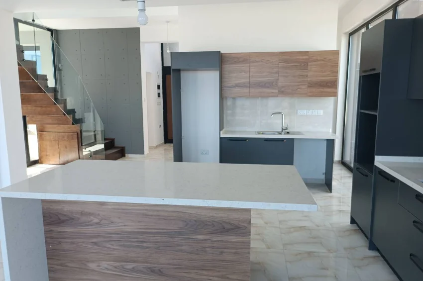 Luxuriöse Villa mit 4 Schlafzimmer und Meer- und Bergblick in Alsancak