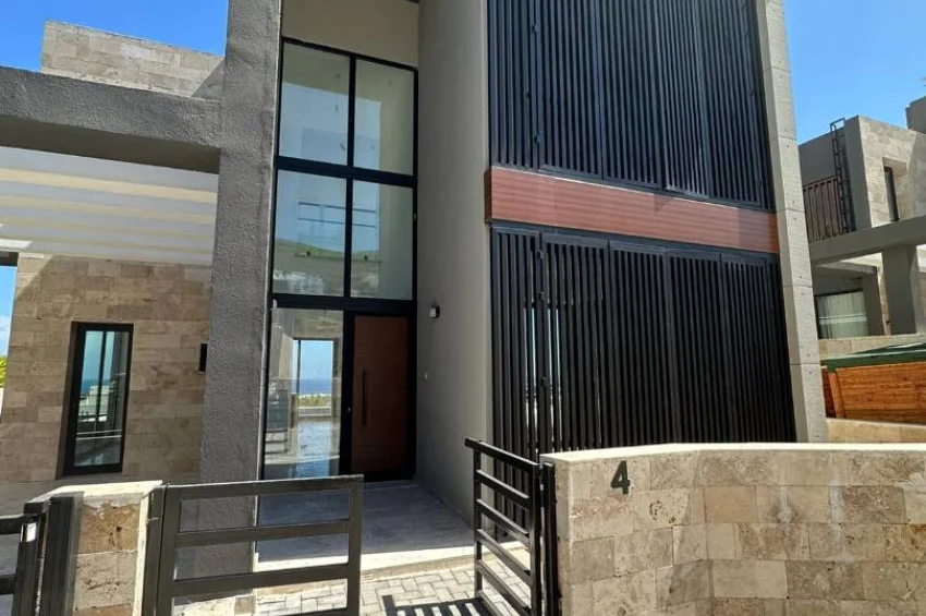 Luxuriöse Villa mit 4 Schlafzimmer und Meer- und Bergblick in Alsancak