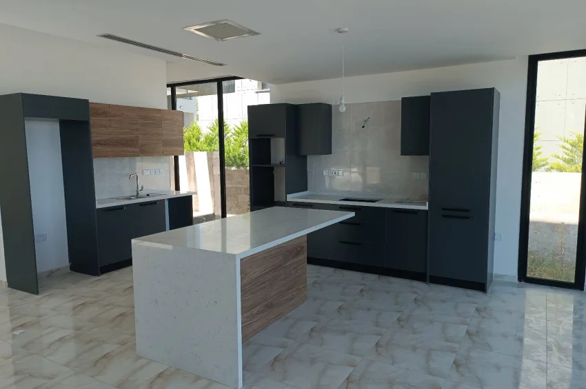 Luxuriöse Villa mit 4 Schlafzimmer und Meer- und Bergblick in Alsancak