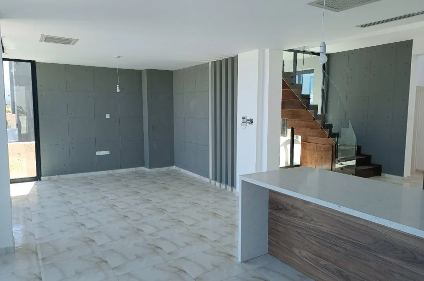 Luxuriöse Villa mit 4 Schlafzimmer und Meer- und Bergblick in Alsancak
