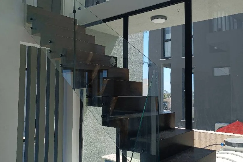 Luxuriöse Villa mit 4 Schlafzimmer und Meer- und Bergblick in Alsancak