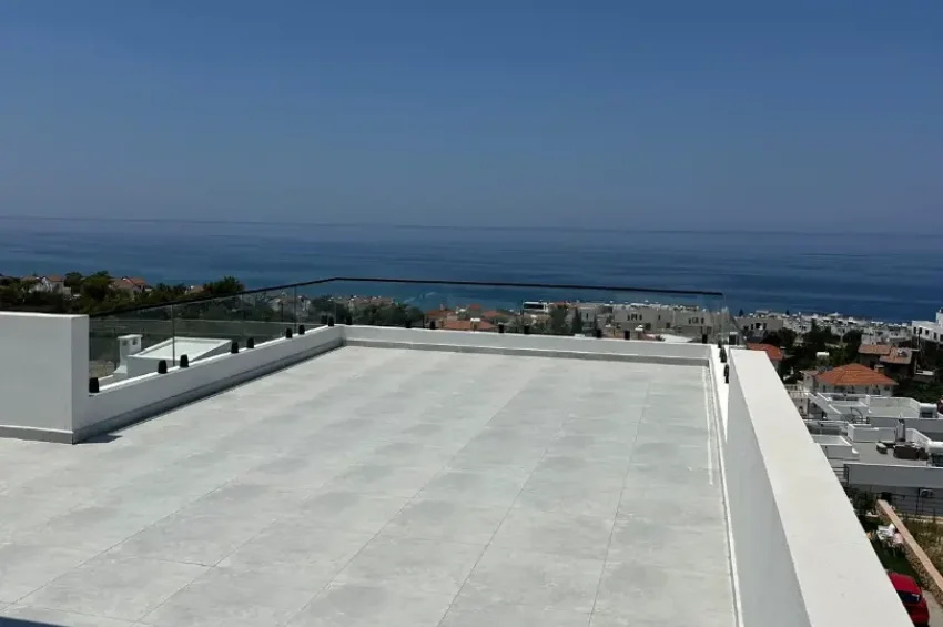 Eleganz am Meer: Luxuriöse Villa mit 3 Schlafzimmer und atemberaubendem Meerblick