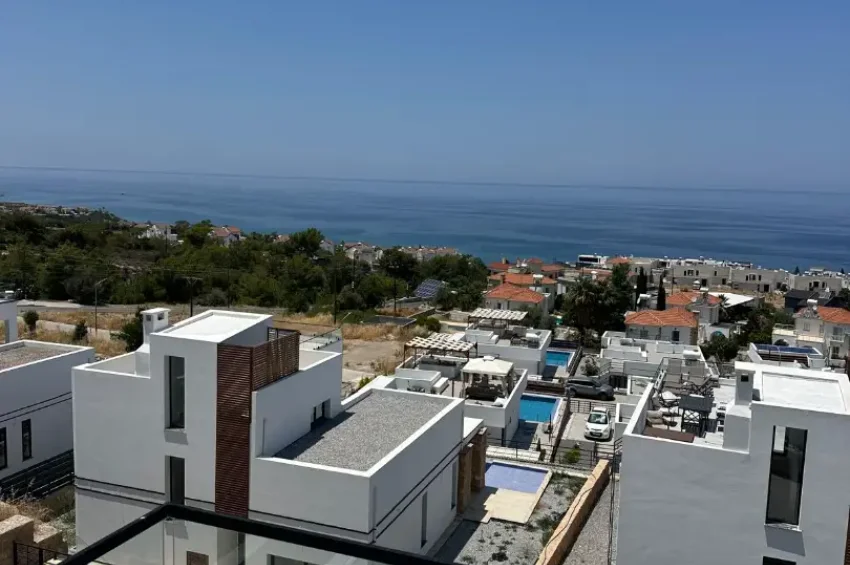 Eleganz am Meer: Luxuriöse Villa mit 3 Schlafzimmer und atemberaubendem Meerblick