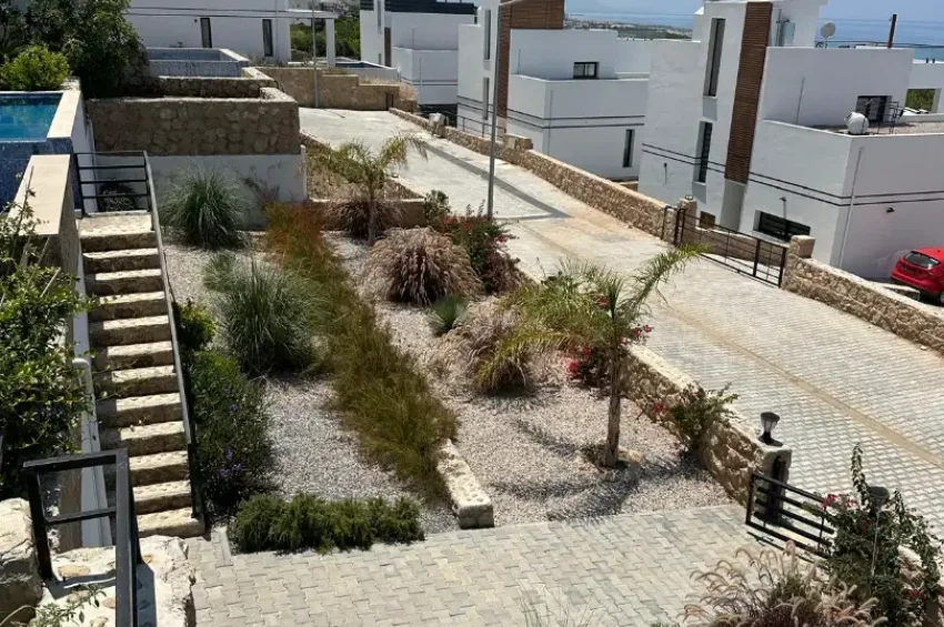 Eleganz am Meer: Luxuriöse Villa mit 3 Schlafzimmer und atemberaubendem Meerblick